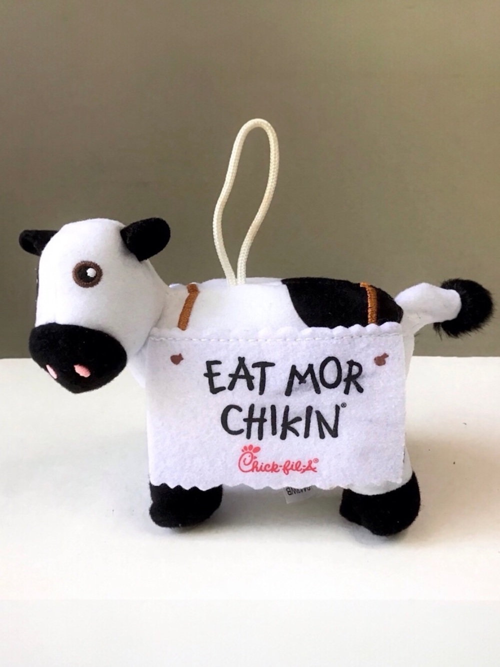 Chick-fil-A Cow Hanging Ornament EAT MOR CHIKIN 2023 Christmas Stuffed Plush 4”H